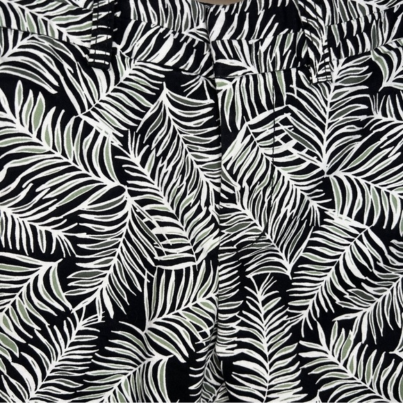 SIZE 2 GAP BLACK GREEN WHITE TROPICAL PRINT BERMUDA SHORTS STRETCH CASUAL - Picture 3 of 10